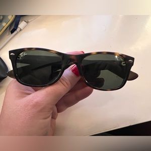 UEC polished tortoise Ray-ban New Wayfarer Classic green lenses with case